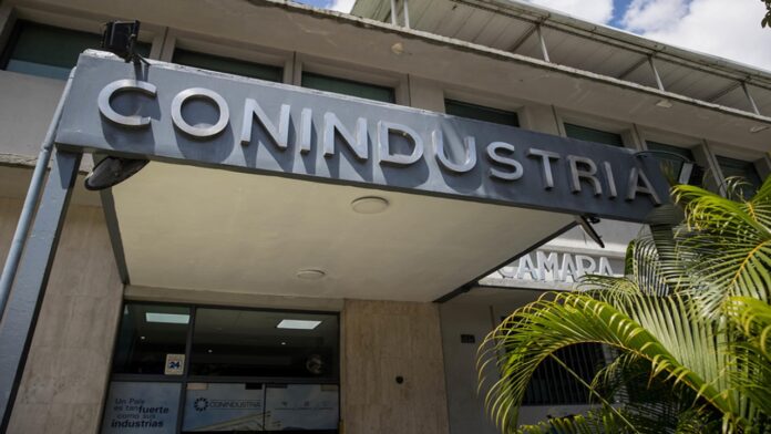 Conindustria propone ampliar de 15 a 30 días el plazo para pagar el IVA y ampliar la base tributaria
