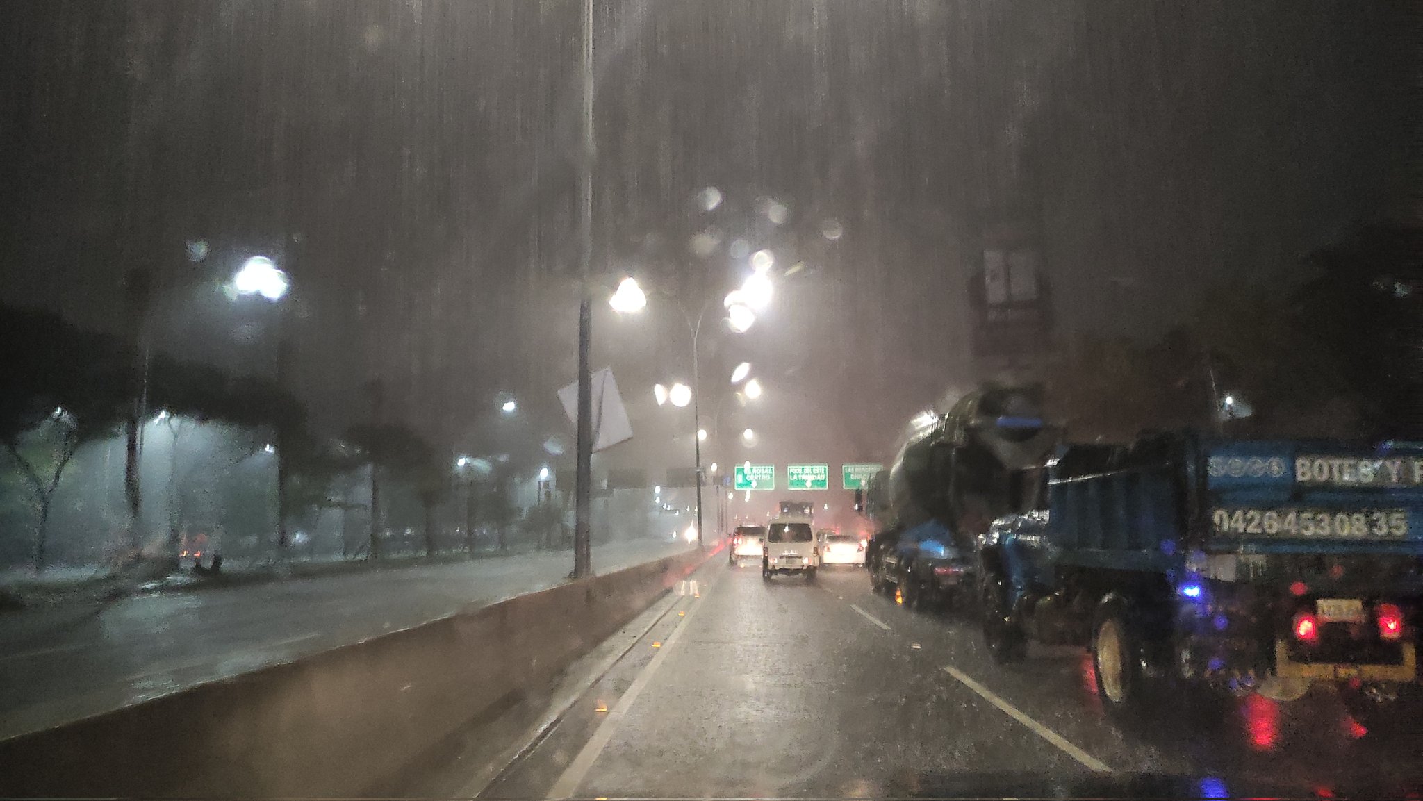 INAMEH: Lluvias y descargas eléctricas afectarán a la Gran Caracas y la región central durante las próximas horas