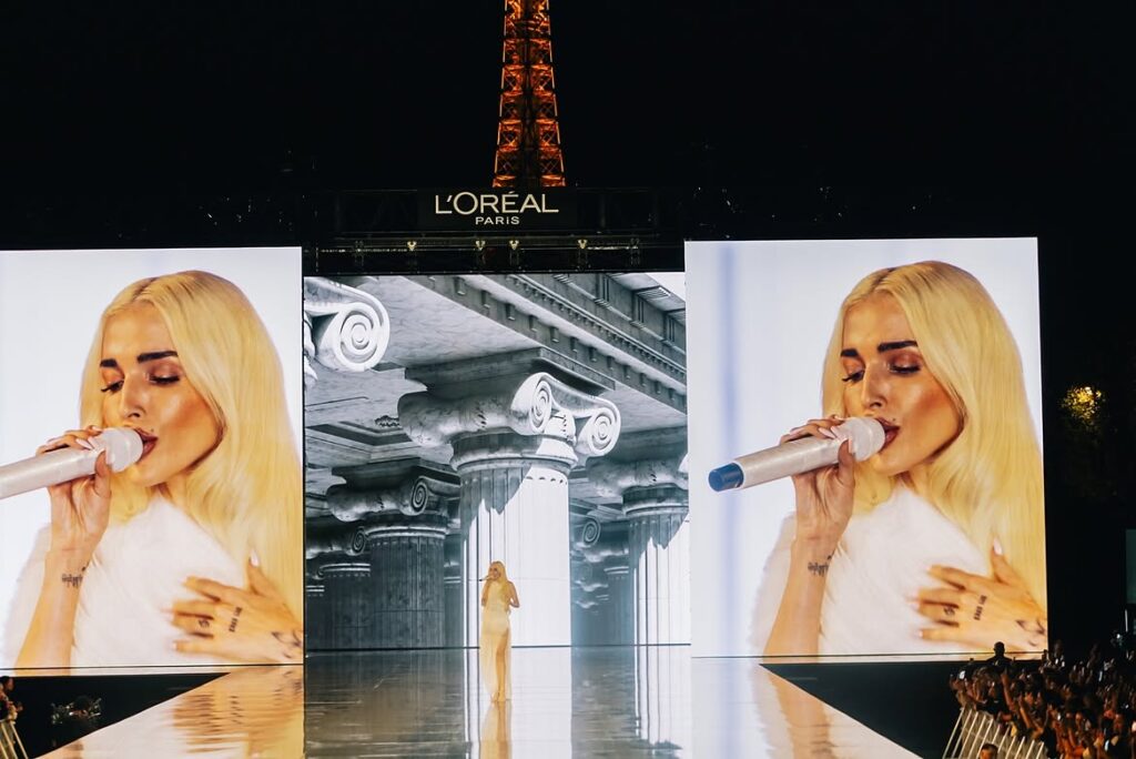 La venezolana Elena Rose participó en desfile de L’Oréal en la Semana de la Moda de París
